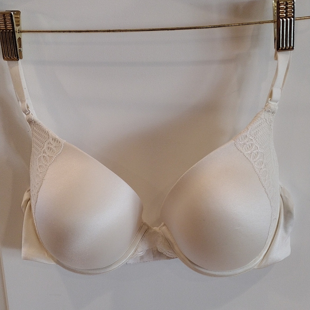 Maidenform Natural Boost Add A Size Shaping Bra.Size 36C. Ivory